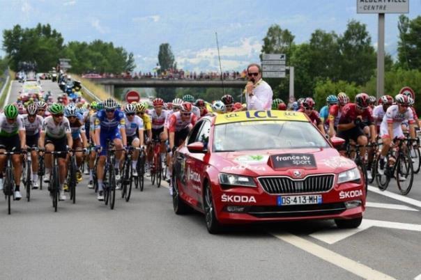 ŠKODA AUTO unterstützt und begleitet bekanntestes Radrennen der Welt seit 2004 